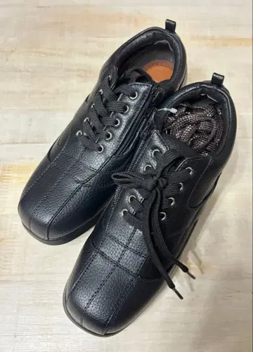 에어쿠션 블랙 하이컷 스니커즈 라메 끈 포함 24.0cm (배송비 포함)