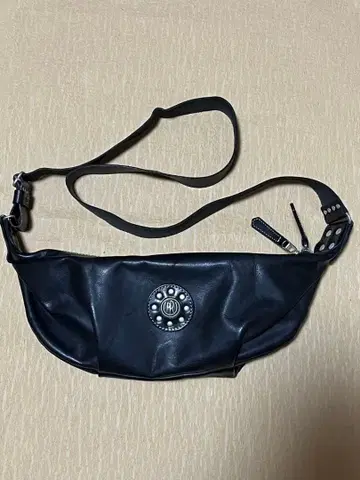 파이롯트 리버 레드 문 숄더 바디 백 가죽