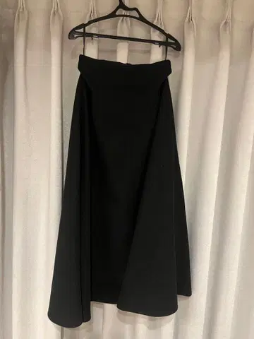 블랙 플레어 스커트 펠트 원단