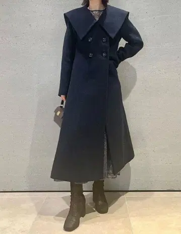 LILY BROWN 릴리 브라운 빅 칼라 슬림 머메이드 코트 1