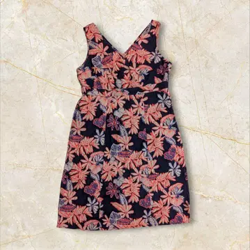 꽃무늬 슬리브리스 무릎 기장 원피스