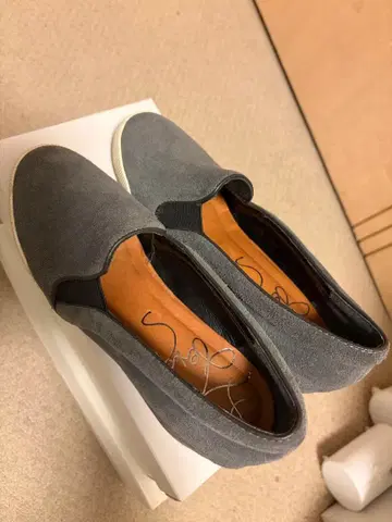 그레이 스웨이드풍 슬립온 통굽