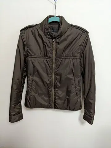 저널 스탠다드 다크 브라운 스탠드 카라 나일론 자켓