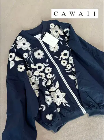[택 포함 새상품] CAWAII 집업 자켓 꽃무늬 자수