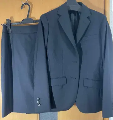 블랙 스트라이프 스커트 수트