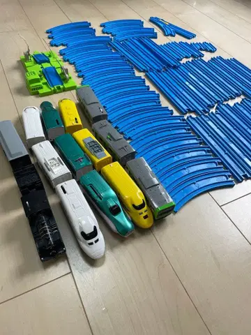 프라레일 차량과 레일 세트