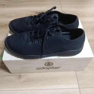 하이테크 스니커즈