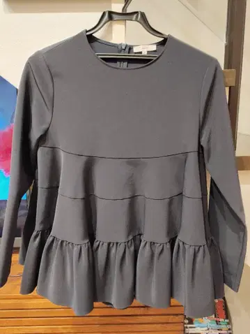 새상품급 yori 티어드 상의