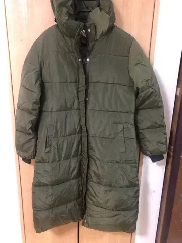 올리브색 롱 다운 자켓