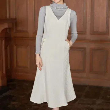 [ 미사용 새상품 ] tocco 포켓 펄 장식 퀼팅 오버롤 스커트