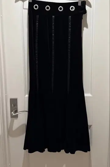 새상품급 alice auaa 벨로아 머메이드 스커트