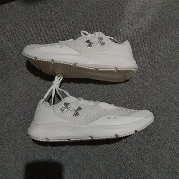UNDER ARMOUR 러닝화 26.5cm 화이트