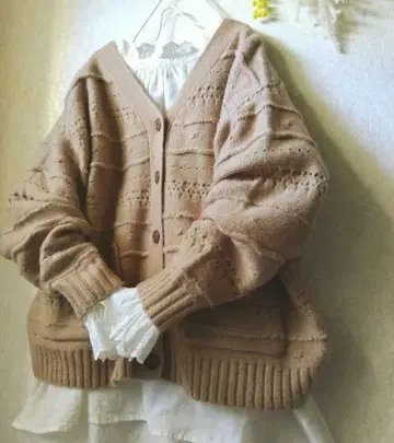 사만사 모스모스 프리 알파카 혼방 베이지 계열 귀여운 무늬 편직 가디건