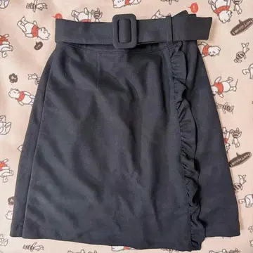 벨트 포함 프릴 미니 스커트 (블랙), 핀