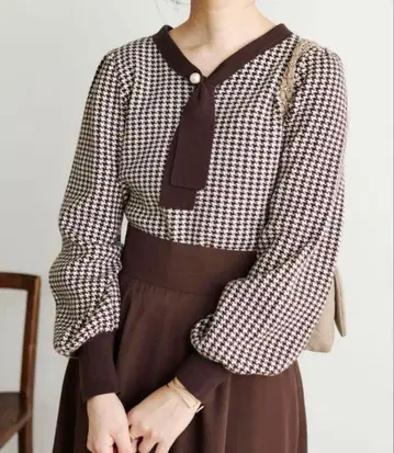 natural couture 배색 진주 장식 보타이 니트