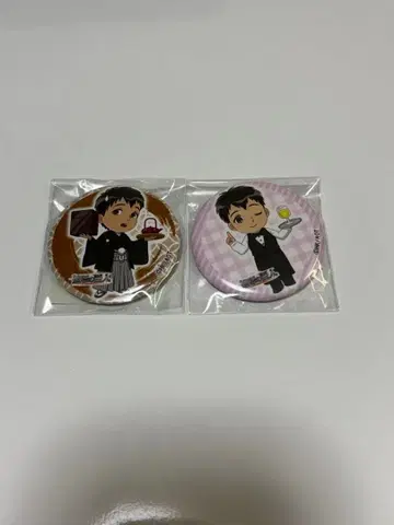 진격의 거인 베르톨트 캔뱃지 캬라움 카페 2종 세트