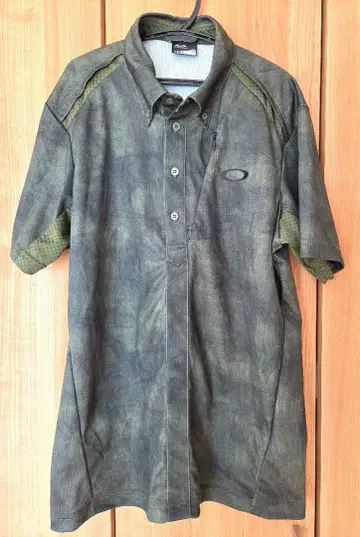 Oakley 카모플라쥬 그린 버튼 셔츠
