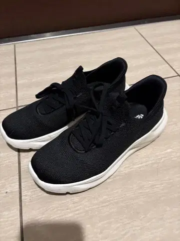 오리엔탈 트래픽 블랙 메쉬 스니커즈