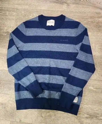 Travis Mathew 스트라이프 스웨터