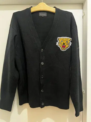 BUCCA44 레오파드 자수 블랙 가디건