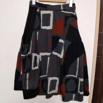 EIKO 불규칙 스커트 (그레이 패턴)