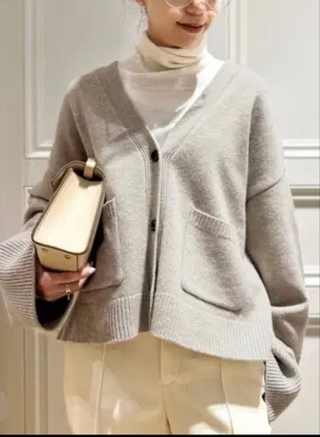 MUSE 두지엠 클라세 CHESS V넥 가디건