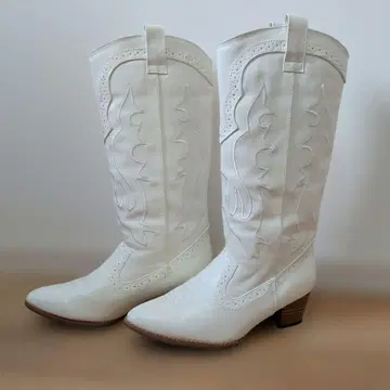 [새상품급] 화이트 자수 웨스턴 부츠 5cm 힐