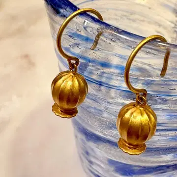 골드 컬러 벌룬형 후크 이어링