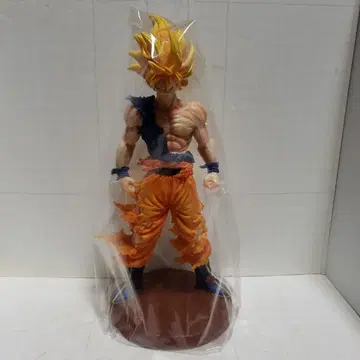 드래곤볼, 손오공 슈퍼 사이어인 피규어입니다.