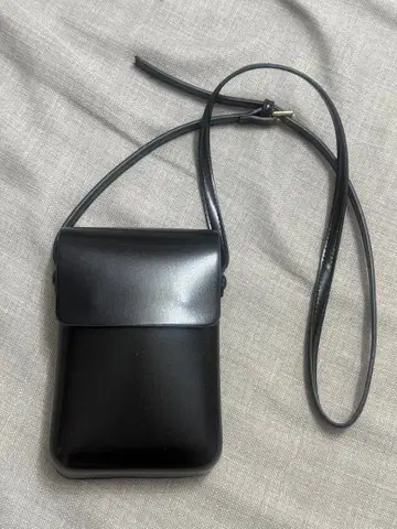 블랙 가죽 숄더백