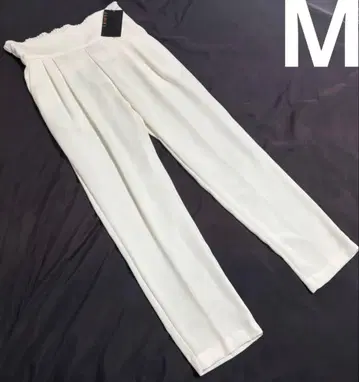 미사용 새상품 EGOIST 화이트 턱 캐주얼 팬츠