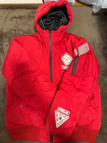 AVIREX 레드 다운 자켓