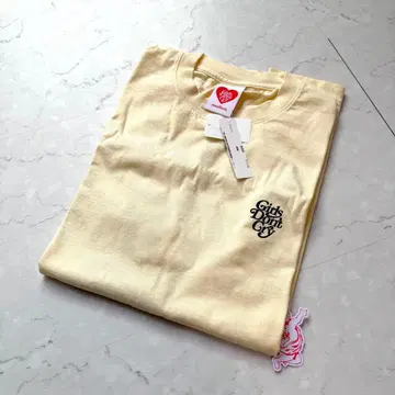 새상품 걸스 돈 크라이 T셔츠 M 크림 택 포함