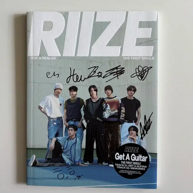 라이즈 데뷔앨범 싱글1집 '겟어기타' 싸인앨범 판매합니다.