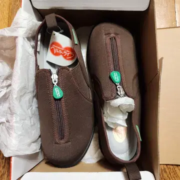 미사용 새상품 브라운 간호화 앞 지퍼 달린 25-25.5cm