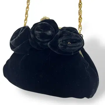 새상품급 파티 백 블랙 벨벳 로즈 골드 스트랩식 가마구치