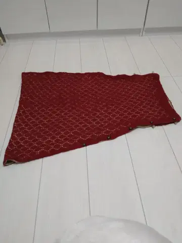 빨간색 니트 숄 버튼 포함