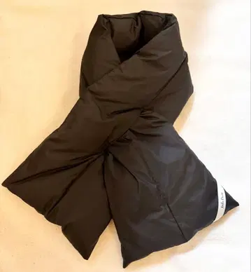 Mila Owen 프렌치 다운 머플러 블랙