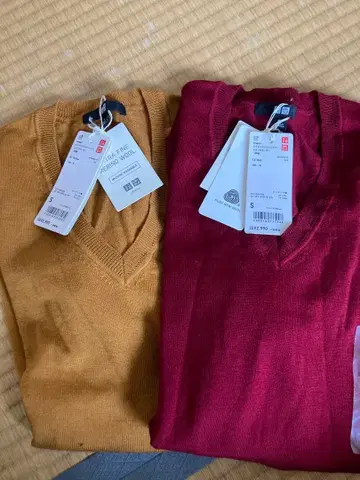 유니클로 V넥 스웨터 2색 세트 S 사이즈