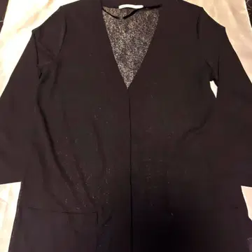 [미사용에 가까운] ikka 블랙 V넥 가디건 긴팔 포켓 2개 슬릿 2개