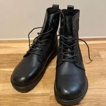 버켄스탁 블랙 가죽 부츠