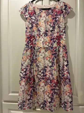 꽃무늬 반팔 무릎 기장 원피스