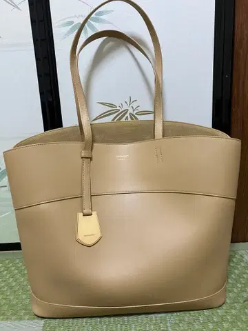 페라가모 베이지 가죽 토트백 파우치 포함