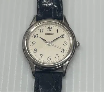 SEIKO 블랙 가죽 아날로그 손목시계