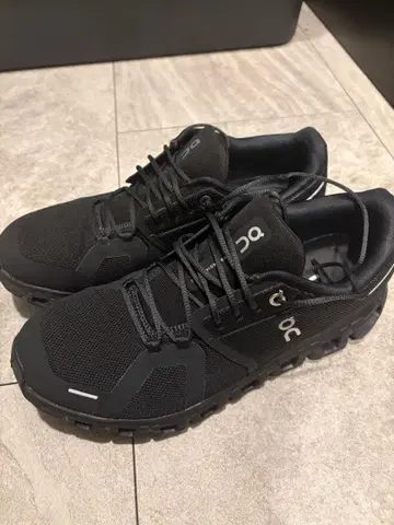 On 블랙 스니커즈 미드컷
