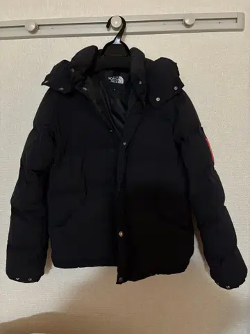 THE NORTH FACE 블랙 다운 자켓 후드 부착