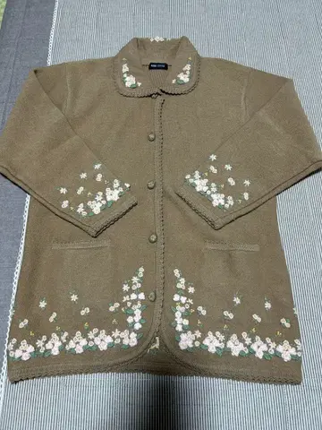 새상품급 압축 울 가디건 자수 엉덩이 푹 덮는 따뜻함