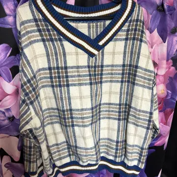 체크 무늬 V넥 니트 스웨터