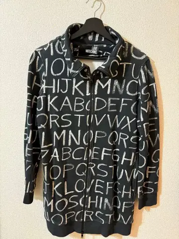 LOVE MOSCHINO 알파벳 패턴 후드티