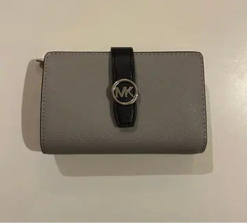 미사용 새상품 MICHAEL KORS 접이식 지갑 그레이